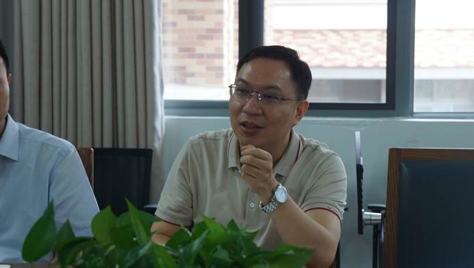 说明: D:\Safira 工作文件夹\2022-5-30 刘海春副校长率研究生院来永利官网调研\刘海春发言.JPG